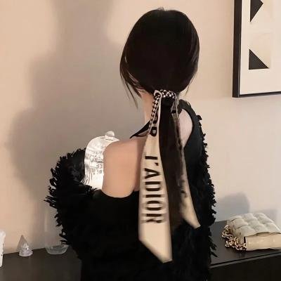 年轻女孩爱过来
